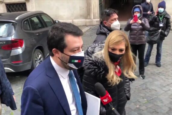 Matteo Salvini seppellisce Giuseppe Conte: in Senato squallida compravendita