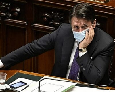 Giuseppe Conte ha perso la maggioranza. Ora è appeso a Renzi e a due badanti