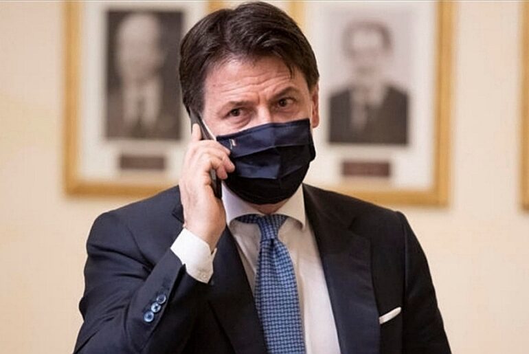 Il tentativo disperato di Giuseppe Conte: il premier chiama Matteo Renzi. Cosa si sono detti?