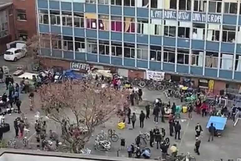 Niente lockdown per gli antifà:Torino, festa al centro sociale Gabrio. “Perché a loro è permesso?” (video)