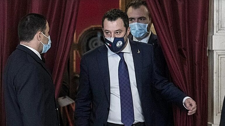 “Già chiesto a Mario Draghi”. Matteo Salvini dopo Open Arms, ribaltone politico: non solo Speranza, altra testa pronta a saltare?