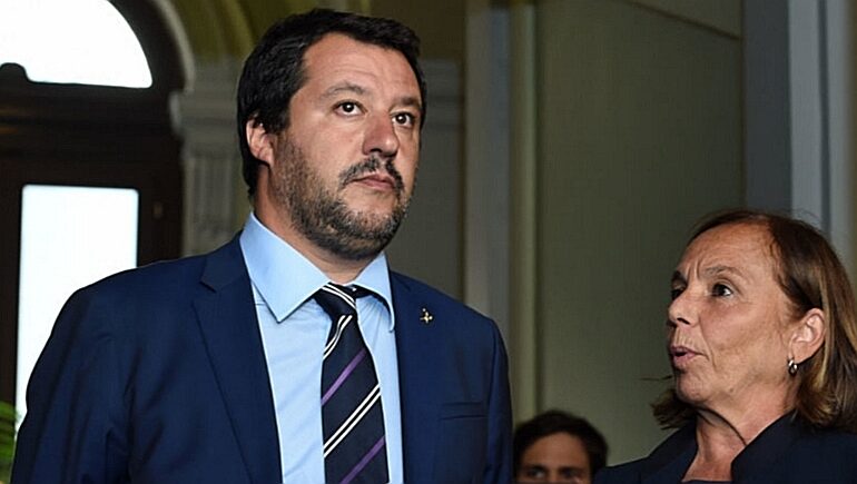 “Tra felpe e colloqui…”. Matteo Salvini, grosso sospetto su Pd e Lamorgese: capito a chi hanno aperto le porte del Viminale?