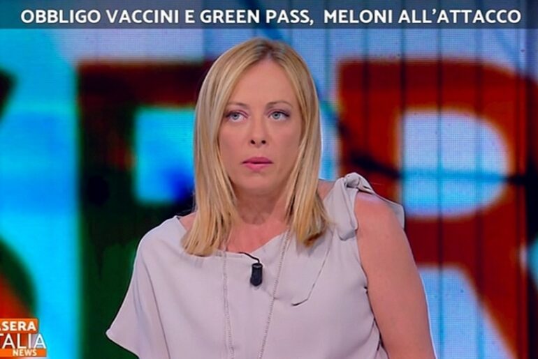 Giorgia Meloni all’attacco sul green pass: «Stupita che vinca sempre la linea Speranza, non c’era bisogno di Draghi…»