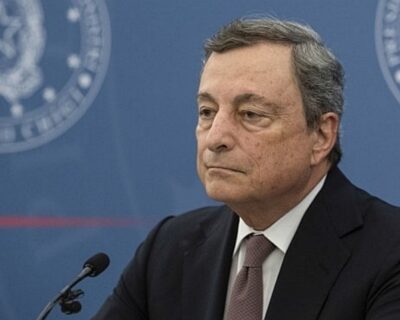Green pass, Draghi “tira dritto”. Indiscrezione: a chi lo vogliono estendere