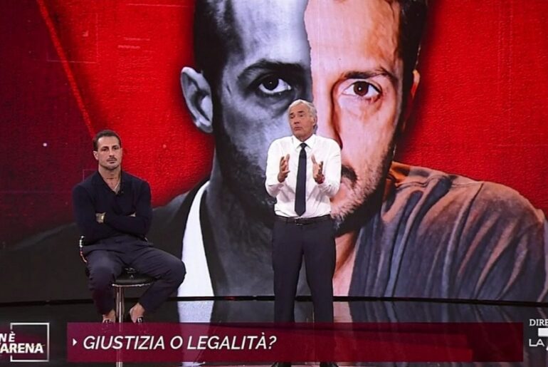 Fabrizio Corona smonta la sinistra: “Lucano viene difeso da tutto l’establishment”