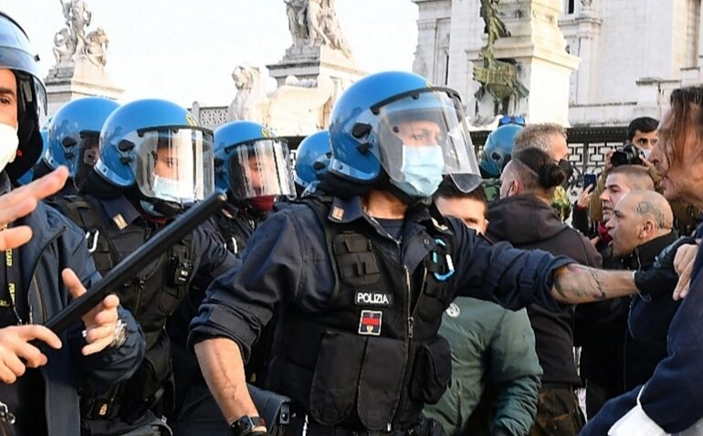 L’ira della polizia su Luciana Lamorgese: “Il 15 sarà caos”