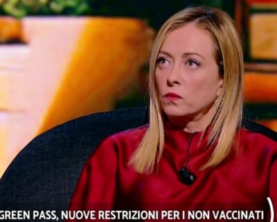 Per mia figlia il vaccino è più rischioso del Covid, Giorgia Meloni a valanga