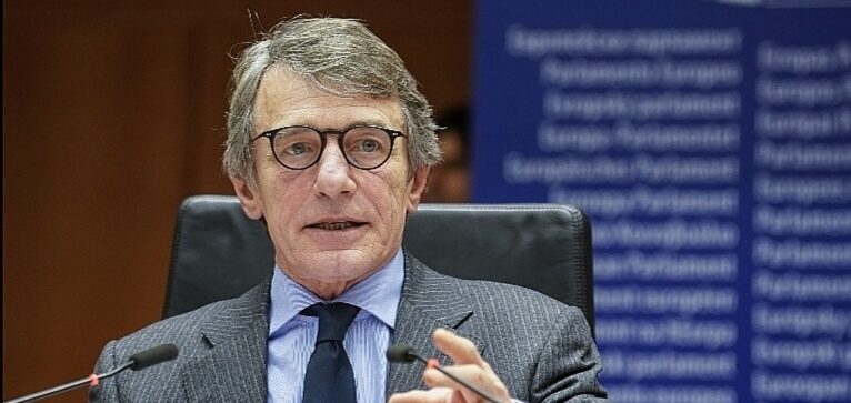 Morto a 65 anni per polmonite causata dalla legionella il presidente del Parlamento europeo David Sassoli
