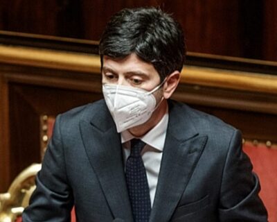 Italia ultima a togliere le mascherine. Il Ministro Speranza tiene duro e le vuole un altro mese