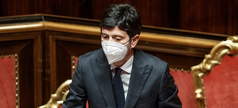 Italia ultima a togliere le mascherine. Il Ministro Speranza tiene duro e le vuole un altro mese