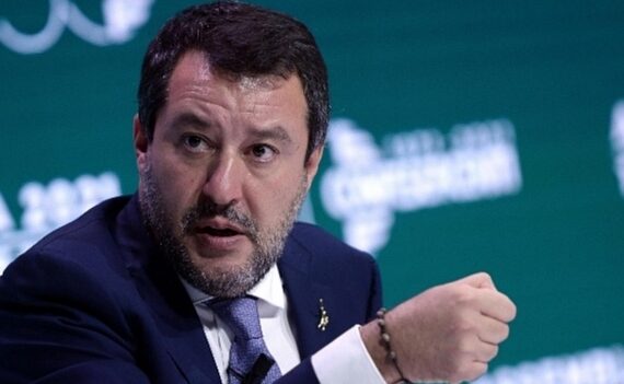 “Soldi rubati da chi non fa una mazza” Matteo Salvini alla carica sul reddito grillino
