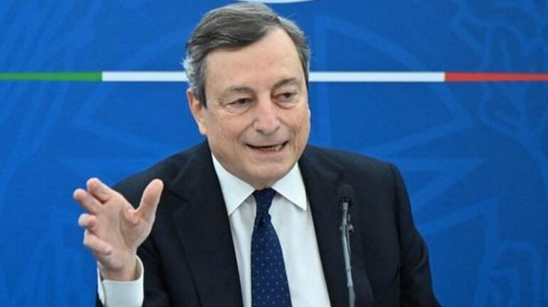Draghi è assediato in piazza: in rivolta insegnanti, tassisti e balneari