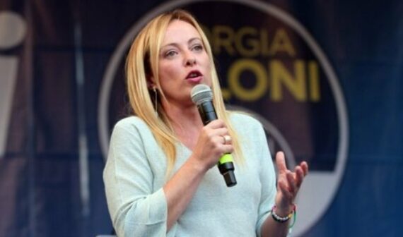 Giorgia Meloni smonta le piazze rosse: “La sinistra attacca il governo che ancora non c’è”