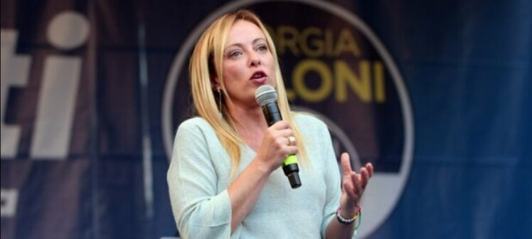 Giorgia Meloni smonta le piazze rosse: “La sinistra attacca il governo che ancora non c’è”