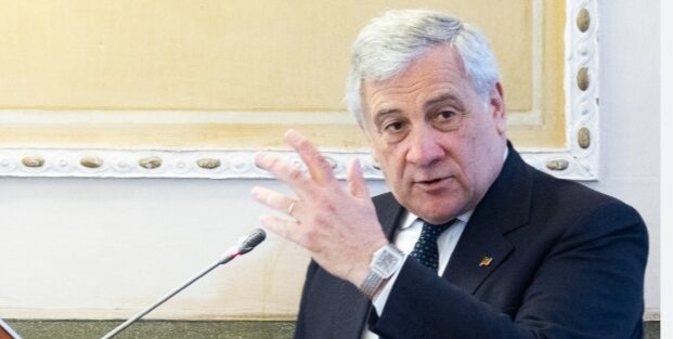 Tunisia, cosa succede. Il Ministro Tajani avverte gli italiani: “Rischiamo ondata di migranti”