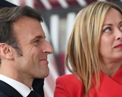 Migranti, ecco perché Macron ora “corteggia” Giorgia Meloni e vuole collaborare con l’Italia