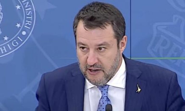 Cancellata la tassa sulle auto: Matteo Salvini fa impazzire la sinistra, ecco perché