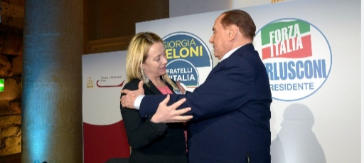 Berlusconi, Giorgia Meloni ammutolisce gli odiatori con lo storico video: “Poveri comunisti”